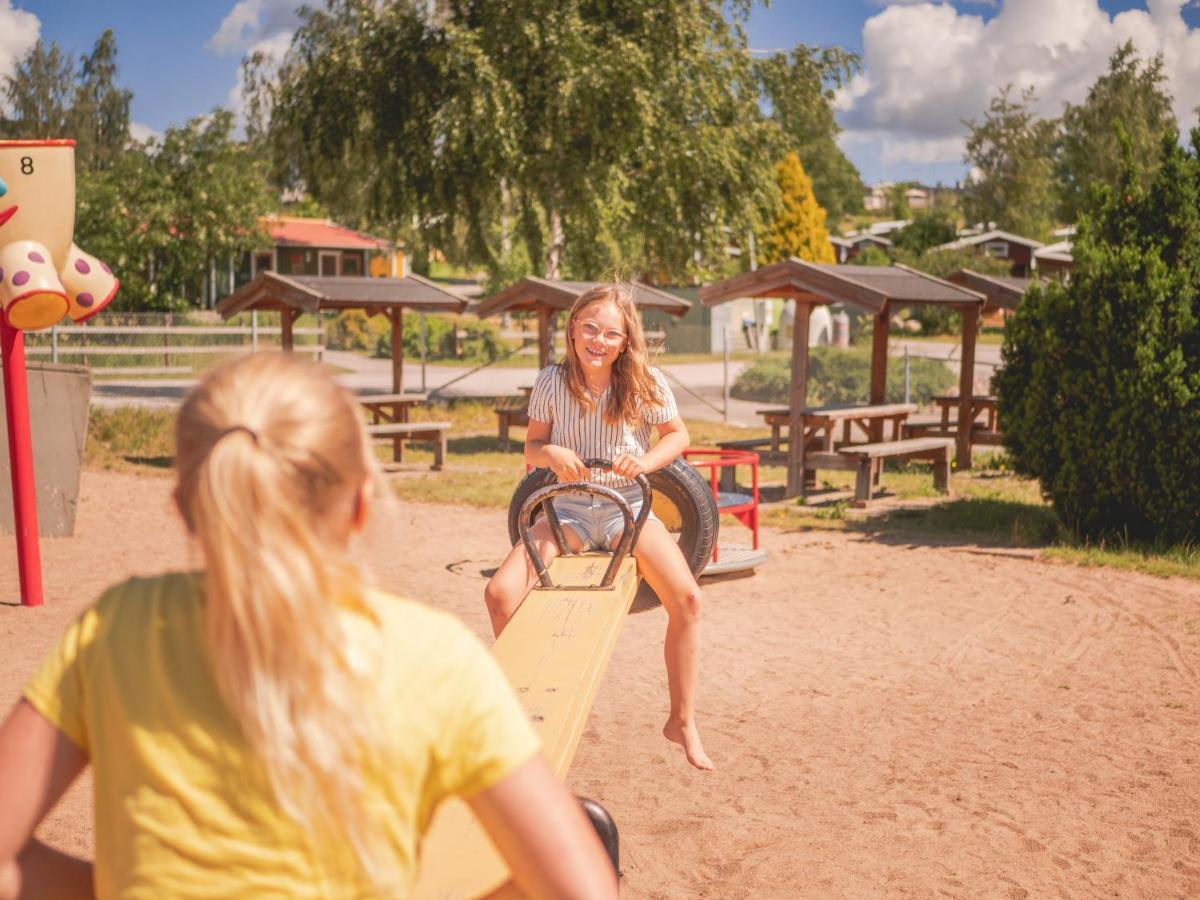 Hotel Bjoerkbackens Stugby I Vimmerby Exterior foto