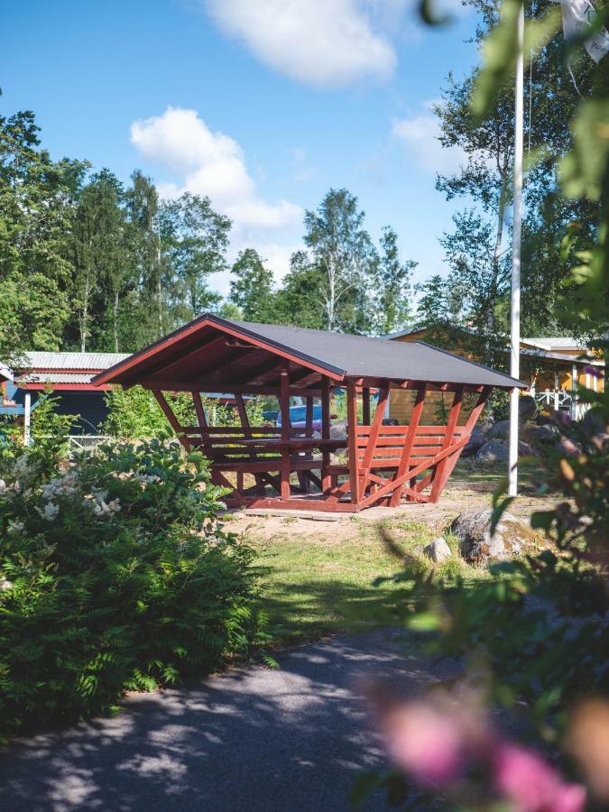 Hotel Bjoerkbackens Stugby I Vimmerby Exterior foto